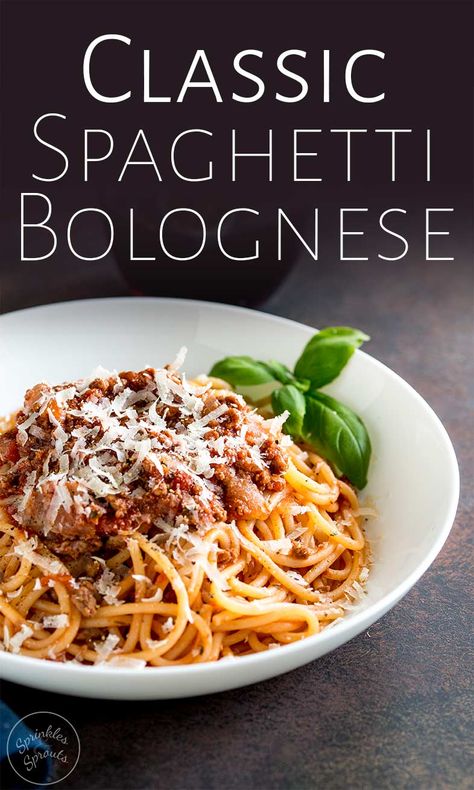 Spagetti Bolognese Recipe, Best Bolognese Recipe, Spaghetti Party, Pasta Receipes, Authentic Spaghetti, Best Bolognese Sauce, Recipe For Spaghetti, Thailand Living, Slow Cooker Bolognese