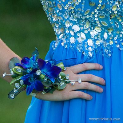 Royal Blue Prom Flowers, Blue Prom Flowers, Homecoming Corsage Ideas, Wrist Corsage Homecoming, Corsage Homecoming, Blue Corsage, Corsage Ideas, Prom 2k17, Orchid Corsages