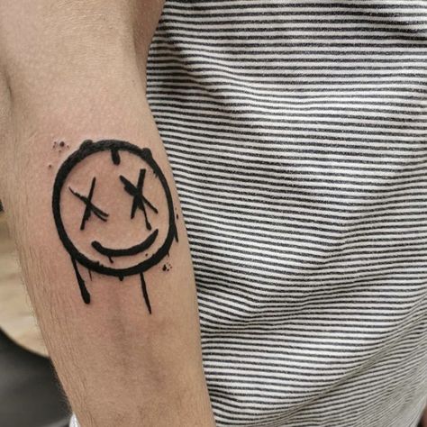 Tato Grunge, Emo Tattoos, Tato Minimal, Tatuagem Masculina Pequena, Simple Tattoos For Guys, Seni Pop, Sharpie Tattoos, Tato Lengan, Tattoo Style Drawings