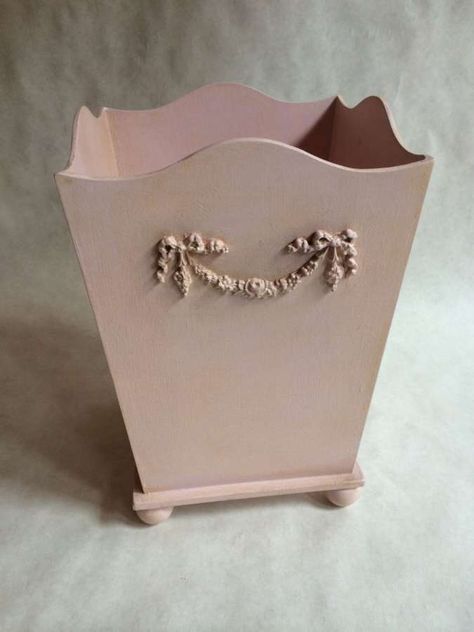 17+ Gorgeous Shabby Chic Wastebasket Gallery - 17+ Gorgeous Shabby Chic Wastebasket Gallery shabby chic wastebasket shabby chic wastebasket, shabby chic waste paper basket, shabby chic bathroom was... -  #shabbychicbathroomwastebasket #shabbychicwastepaperbasket #shabbychicwastebasket Check more at https://shabbychic101.com/17-gorgeous-shabby-chic-wastebasket-gallery/ French Powder Room, Painted Trash Cans, Wood Trash Can, Paris Themed Bedroom, Furniture Appliques, Scallop Top, Bathroom Trash Can, Shabby Chic Bathroom, Kitchen Trash Cans