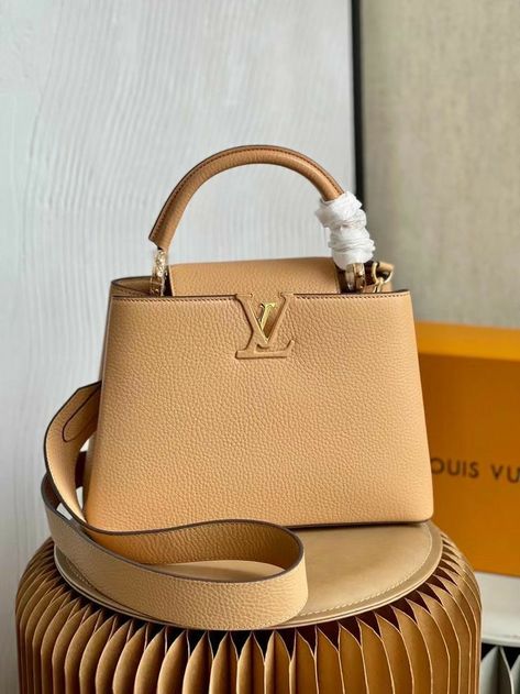 Lv Capucines, Louis Vuitton Capucines Bb, Bag Shoot, Chanel Handbags Classic, Louis Vuitton Capucines, Lv Logo, Hot Bags, Girly Bags, Lv Bags