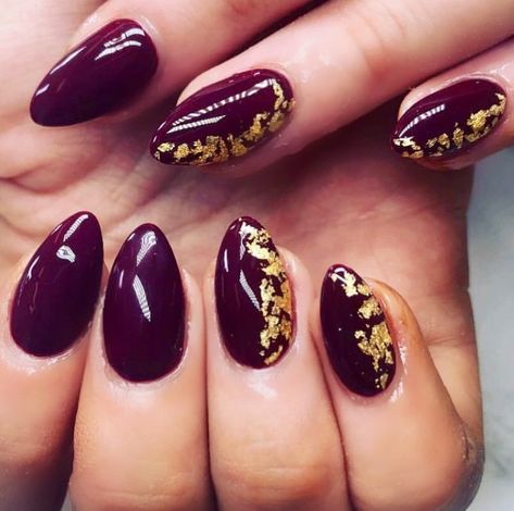 Dark Nails Gold Foil, Oxblood And Gold Nails, Burgundy Foil Nails, Berry And Gold Nails, Nail Art With Gold Flakes, Red And Gold Foil Nails, Plum And Gold Nails, Fall Nails Gold Flakes, Fall Nails With Gold Flakes