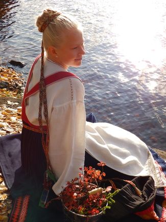 Käkisalmen kansallispuku Finland Women, Finnish Clothing, Finnish Women, Slavic Folklore, Fashion Background, Ethnic Hairstyles, Anatomy Poses, Folk Dresses, Folk Costume