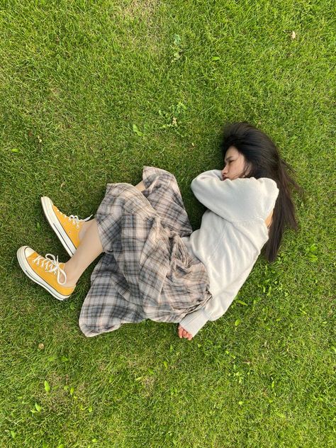 Person Lying Down Reference Top View, Person Laying Down Reference Top View, Lying Down Pose Reference Top View, Academic Victim, Photography Challenge Beginners, Auto Portrait, Book Cover Art Diy, Fly Butterfly, Natural Face Cleanser