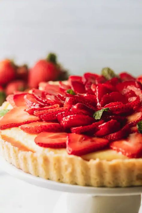 With a simple buttery shortbread cookie crust and an easy, creamy vanilla pastry cream custard filling, this strawberry custard tart is the perfect dessert for any occasion. Fruit Tart Recipe Easy, Dessert Tarts, Shortbread Cookie Crust, Southern Banana Pudding, Custard Tarts, Crumble Tart, Fruit Tart Recipe, Homemade Custard, Strawberry Tart