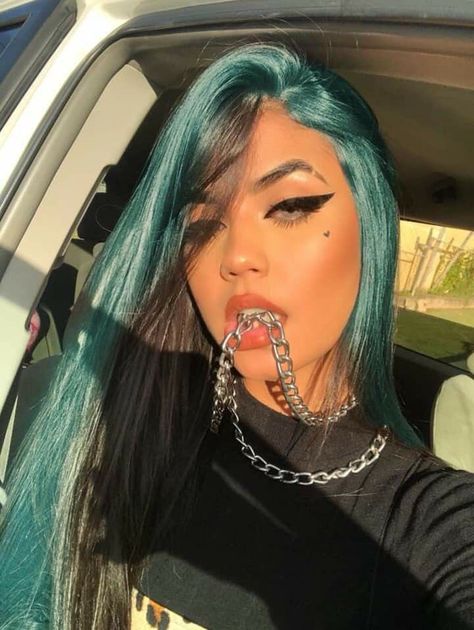 One Side Money Piece Hair Color, Hot Pink Hair, Hair Color Underneath, Bold Hair Color, Candy Hair, Teal Hair, Bright Hair Colors, Pretty Hair Color, Balayage Hair Blonde