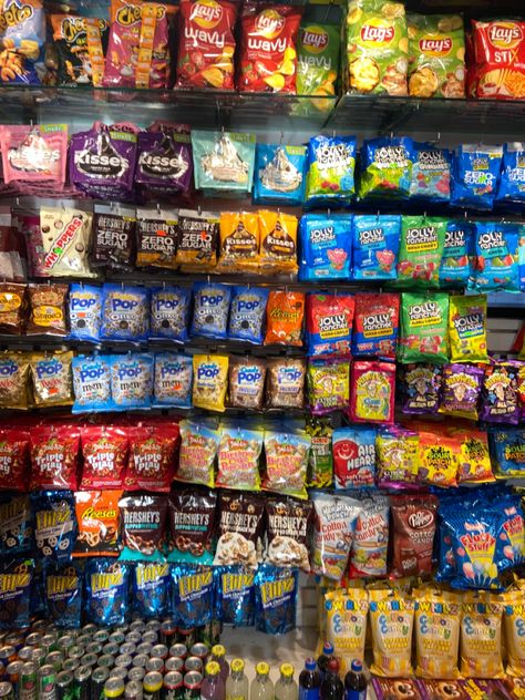 Blue Snacks, American Candy, Pretty Pens, Food Stations, Food Babe, Diy Cake, Candy Shop, Grocery Store, Oreo