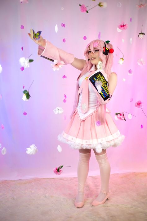 Sakura Miku 🌸 Sakura Miku Cosplay, Sakura Miku, Sakura Cosplay, Miku Cosplay, Cosplay Dress, Dark Anime, Art Reference Poses, Hatsune Miku, Vocaloid