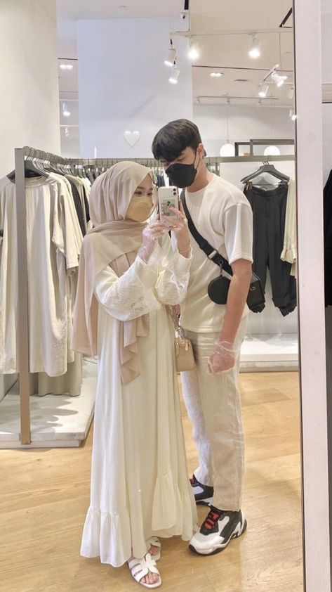 Couple Outfit Ideas, Stile Hijab, Muslim Outfits Casual, Muslim Fashion Hijab Outfits, Hijab Style Casual, Cute Couple Outfits, Cute Muslim Couples, Muslim Fashion Hijab, Fashion Muslim