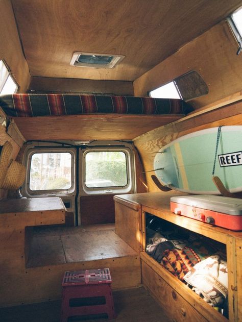 DIY van conversion with Loft bed Kangoo Camper, Converted Vans, Diy Van Conversions, Kombi Motorhome, T3 Vw, Sprinter Van Conversion, Kombi Home, Van Conversion Interior, Van Conversions