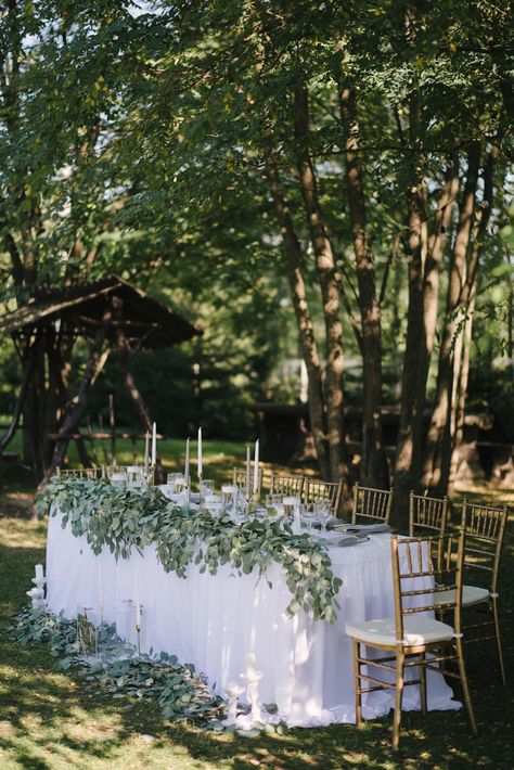 Bride And Groom Dinner Table, Bride And Groom Table Ideas, Wedding Bride And Groom Table, Bride And Groom Table, Bride Groom Table, Long Table Wedding, Reception Bride, Wedding Planning Timeline, Wedding Party Table