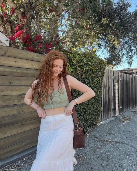 Curly Hair White Girl, Titian Hair, Green Cargo Pants Outfit, Red Hair Freckles, Red Curly Hair, Merida Brave, Hair White, Ginger Girls, Long Red Hair