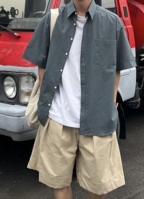 Summer Guy Outfits Aesthetic, Aesthetic Shorts Outfit Men, Summer Japanese Outfits Men, Outfit Ideas Men Korean, Soft Boy Aesthetic Outfits, Boys Aesthetic Outfits, Uniqlo Outfit, Outfit Cowok, Korean Street Fashion Men