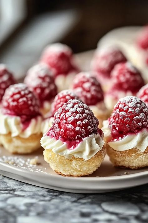 Delicious Raspberry Cream Cheese Bites – An Easy, Elegant Dessert Raspberry Cream Cheese Bites, Raspberry Treats, Mini Bites Desserts, Veggie Apps, Raspberry Cream Puff, Bites Desserts, Cream Cheese Bites, Finger Desserts, Raspberry Cream Cheese