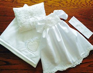 Handmade Baby Garments for Grieving Families Handmade Baby Clothes Patterns, Angel Baby Gowns, Angel Baby Clothes, Preemie Baby Clothes, Angel Baby Patterns, Angel Clothes, Angel Dresses, Premie Baby, Angel Clothing