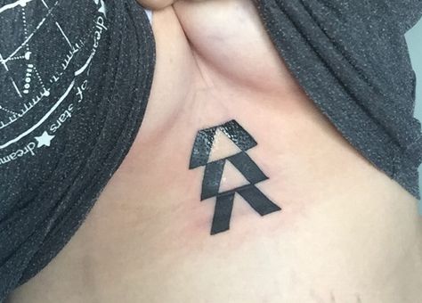 My hunter tattoo #destiny#xbox1#hunter#gaming_mum Destiny Hunter Tattoo, Destiny Tattoo Game, Destiny 2 Tattoo Ideas, Destiny 2 Tattoo, Destiny Tattoo, Destiny Hunter, Hunter Tattoo, 2 Tattoo, Destiny Game