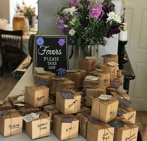 Housewarming Giveaway Ideas, Housewarming Goodie Bags, Party Favors For Housewarming, House Warming Souvenir Ideas, Rustic Housewarming Party Ideas, Rustic House Warming Party Ideas, Moving Theme Party, Housewarming Party Favors Ideas, Farewell Party Favors