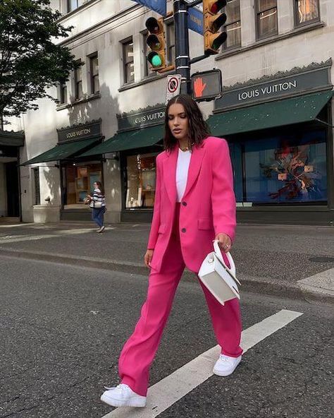 What To Wear With A Pink Blazer [2023]: 50+ Chic Outfit Ideas With Hot Pink Blazer & Light Pink Blazer Pink Blazer Outfit, Pink Pants Outfit, Women Business Casual, Hot Pink Outfit, Suits 2023, Light Pink Blazers, Hot Pink Blazers, Spring Blazer, Casual Office Wear