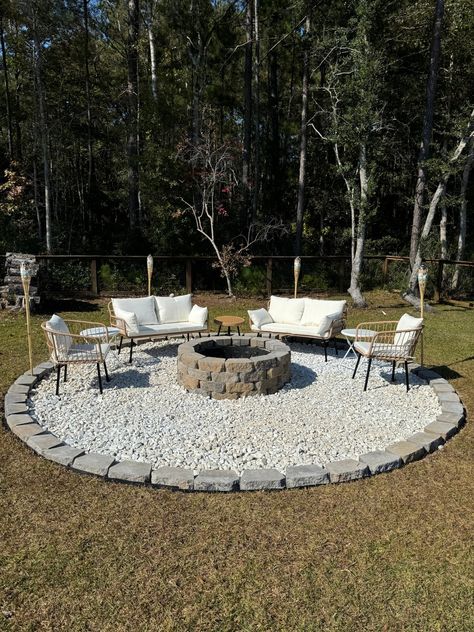 I have been wanting a fire pit for a while, so I finally took the plunge and ordered the necessary materials! The following supply list is for a 15′ round area. 36″ round fire pit… Inexpensive Fire Pit Area, Outdoor Fire Pit In Ground, Backyard Fire Pit Landscaping, Circle Fire Pit Area, Backyard Ideas With Fire Pit, Diy Backyard Fire Pit Area, Pea Gravel Fire Pit Area, Gravel Fire Pit Area, Fir Pit