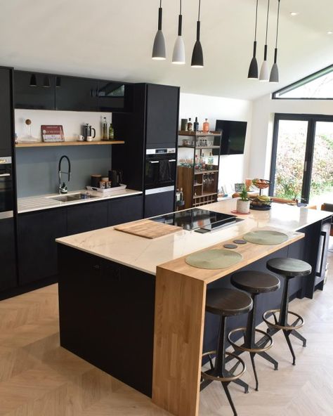 Real Kitchens With Howdens | Kitchen Design Ideas | Howdens Howdens Hockley Super Matt, Howdens Hockley, Howdens Kitchen, Kitchen Door Styles, All Black Kitchen, Charcoal Kitchen, Real Kitchens, Howdens Kitchens, Kitchen Slab