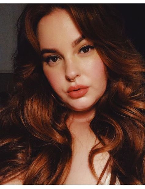 Tess Holiday Curvy Red Head Woman, Red Head Woman, Body Positivity Photography, Tess Holiday, S Waves, House Of Earth And Blood, Bryce Quinlan, Tess Holliday, Reading Inspiration