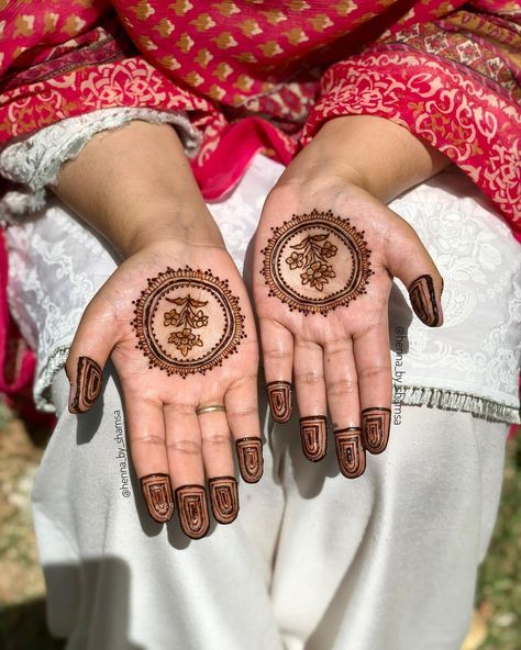 Islamabad/Rwp Mehndi Artist ✨ on Instagram: “First of my Eid posts🌟 Natural henna cone: @sarashenna Henna inspiration: @hennavagabond ____________________________ #mehndi…” Boho Mehendi Designs, Mehandi Simple, Mehendi Tattoo, Chand Raat, Henna Inspiration, Indian Mehndi, Bridal Mehendi Designs Hands, Henna Tattoo Designs Hand, Latest Henna Designs