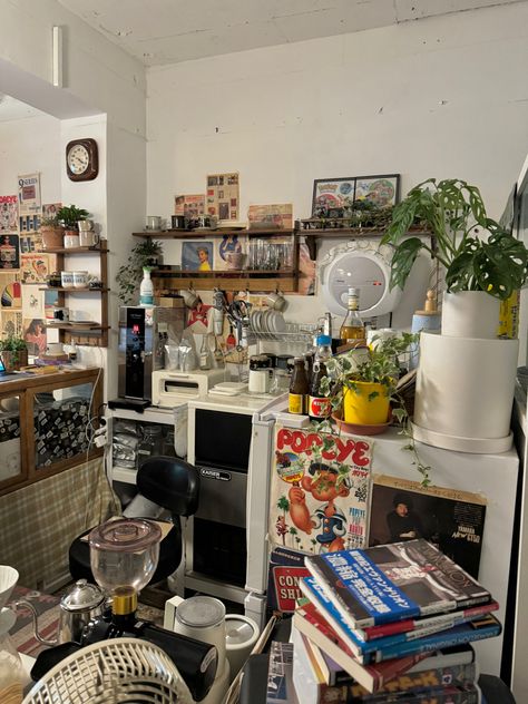 cafe layout cafe decoration japanese vintage retro aesthetic messy kitchen cozy aesthetic cozy interior Japanese Cafe Interior, Messy Room Aesthetic, Cafe Layout, Cafe In Seoul, Culture Cafe, Vintage Retro Aesthetic, Kitchen Cozy, Cafe Decoration, Messy House