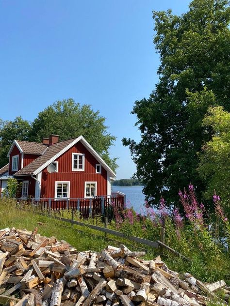 Swedish Summer House Aesthetic, Summer House Sweden, Swedish Summer House Interiors, Houses In Sweden, Scandi Cottage, Swedish Village, Sweden Home, Swedish Cabin, Swedish Aesthetic