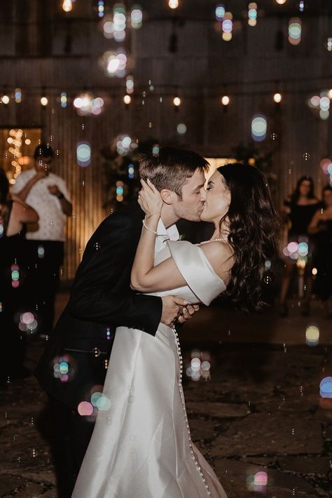 Bubble Wedding, Wedding Photo List, Wedding Shot List, Forest Theme Wedding, Foto Wedding, Wedding Bubbles, Wedding Send Off, Yosemite Wedding, Wedding Exits