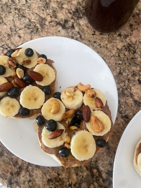 Healthy snack Mixed nuts Almond butter Banana Blueberries Honey Almond Daughter, Almond Mom, Healthy Snack Mix, Anti Bloat, Peanut Butter Toast, Clean Eating Ideas, Winter Foods, Almond Meal, Banana Blueberry