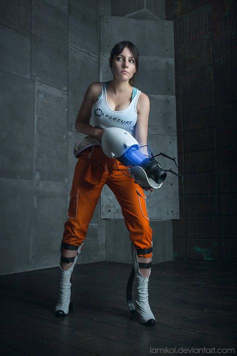 Portal 2 - Chell por lAmikol Portal Cosplay, Portal Memes, Aperture Laboratories, Best Costume Ever, Portal Art, Valve Games, Aperture Science, Future Boy, Portal Game