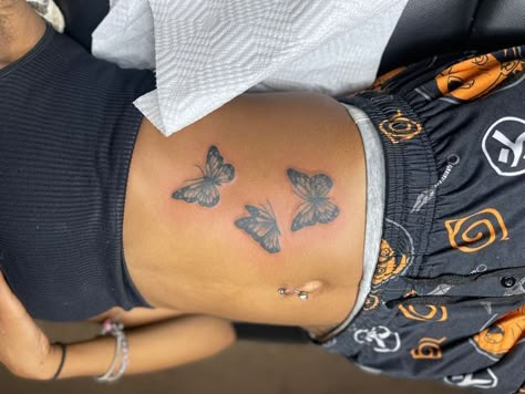 Butterfly Tattoo Stomach, Butterfly Tattoo On Stomach, Side Stomach Tattoos, Small Dope Tattoos, Small Rib Tattoos, Tattoo Homme, Dark Skin Tattoo, Tattoo Hip, First Tattoo Ideas