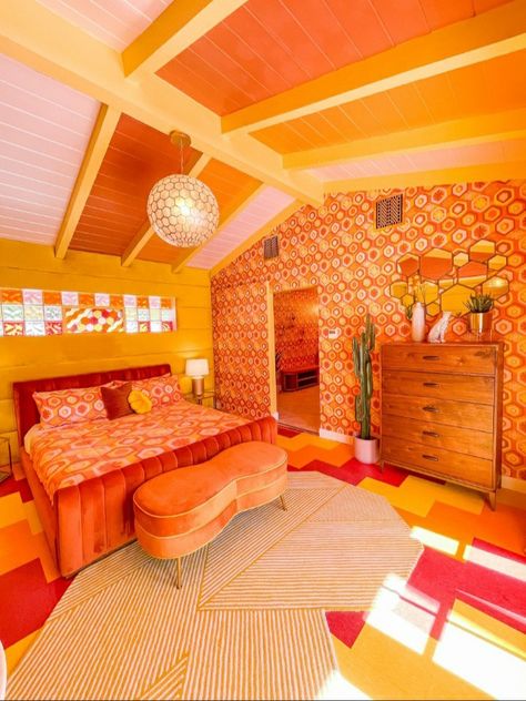 Seventies Bedroom, Bedroom Aesthetic Yellow, 70s Bedroom Ideas, 70s Bedroom Aesthetic, Trixie Motel, Simple Home Design, 70s Bedroom, Groovy Room, 70s Room