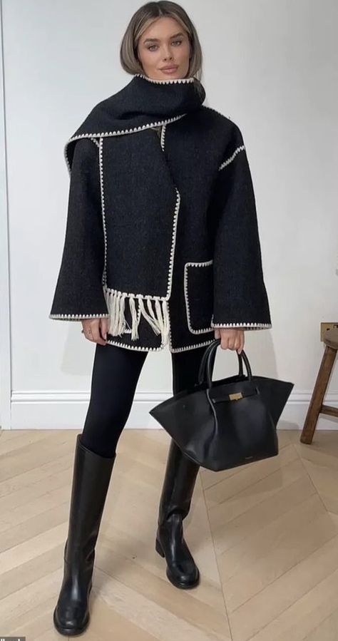 Winter Cape Outfit, Cape Jacket Outfit, Toteme Coat, Switzerland Outfit, London Ootd, Corduroy Outfit, Winter 2024 Fashion Trends, Fashion Illustration Face, Old Money Winter