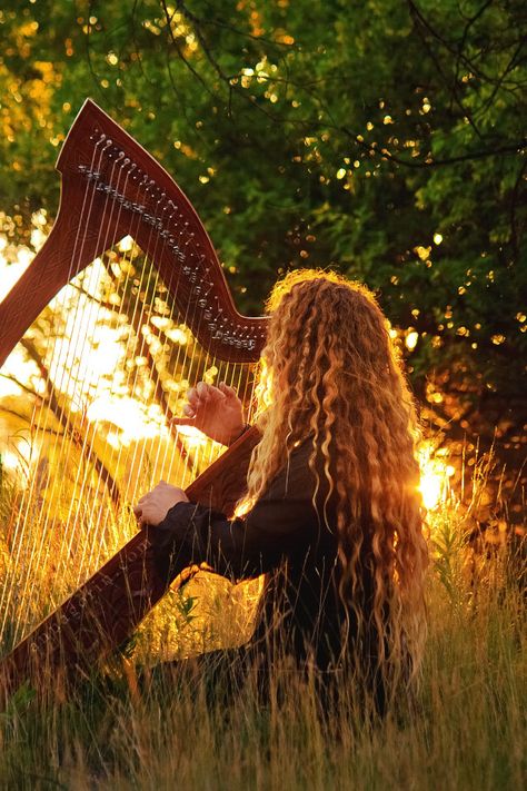 Harpist at sunset, II | I will always come back to this set … | Flickr Loreena Mckennitt, Celtic Harp, Viking Metal, Celtic Music, Celtic Woman, Power Metal, Wild Woman, Music Aesthetic, Long Curly Hair