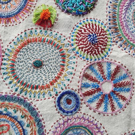 Million Little Stitches Embroidery Doodles Inspiration, Doodle Stitching Embroidery, Embroidery Anemone, Travellers Blanket, Fabric Circles, Doodle Embroidery, Mandala Embroidery, Stitch Journal, Crewel Embroidery Patterns