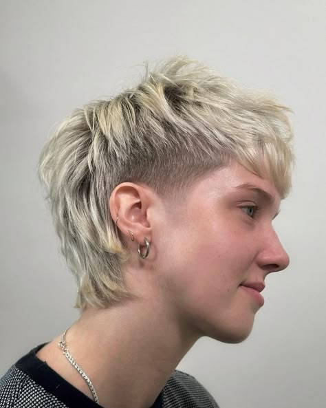 Soft Mullet Is A Low-Maintenance And Cool Style You Need To Try Short Mullet On Straight Hair, How To Style Short Mullet Women, Pixie Mullet Fine Hair, Shaggy Short Mullet For Women, Mullet Haircut Shaved Sides, Womens Modern Mullet, Modern Mullet Shaved Sides, Womens Mullet Short, Modern Mullet Women Straight Hair