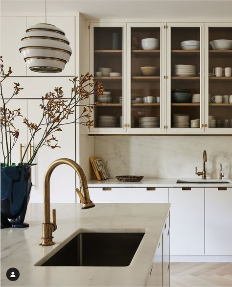 35 Gorgeous Gold Kitchen Faucet Fixtures The Are In Trend Brushed Gold Faucet Kitchen, Kitchen Sink With Gold Faucet, Gold Faucet Kitchen, Kitchen Faucet Ideas, Gold Kitchen Faucet, Wooden Island, Two Tone Kitchen Cabinets, Gold Faucet, Faucet Kitchen