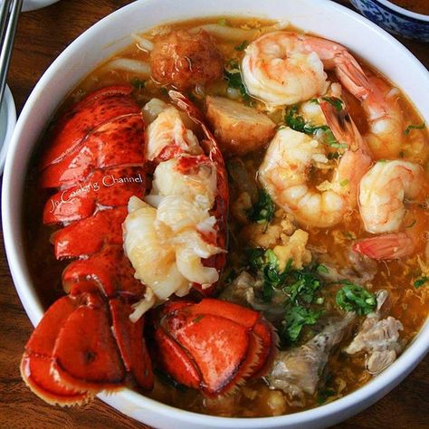 FlashBack Friday repost to one of most popular recipes - Lobster tapioca noodle soup (Banh Canh Tom Hum) ... complete recipe & how-to video is on my YouTube channel. I could eat this every week. You? . . #jncookingchannel #banhcanhtomhum #lobster #followme #seafood #shrimp #shrimpaddictclub #instagood #foodblogger #flashbackfriday #instadaily #follow Lobster Noodles, Lobster Soup, Vietnamese Noodles, Noodles Soup, Plats Healthy, Seafood Soup, Vietnamese Recipes, Asian Cooking, Asian Dishes