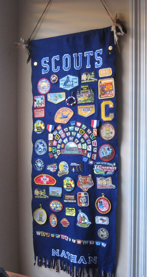 Boy Scout Badges, Tiger Scouts, Cub Scout Crafts, Guide Badges, Arrow Of Light, Eagle Scout Ceremony, Cub Scout Activities, Eagle Scout Court Of Honor, Eagle Court Of Honor