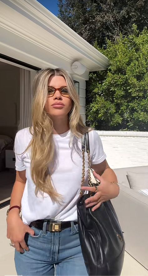 Sophia Richie Outfits Aesthetic, Sofia Richie Capsule Wardrobe, Sofia Richie Grainge Hair, Sophia Richie Style Aesthetic, Sofia Richie Grainge Style, Sofia Richie Inspired Outfits, Sofia Richie Blonde Hair, Sofia Richie Updo, Sofia Richie Outfits Casual