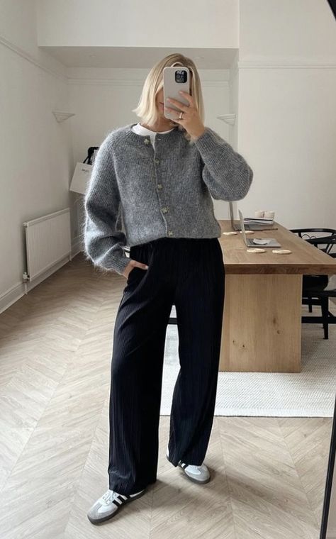 Outfits For The Office, Adrette Outfits, Adidas Samba Outfit, Samba Outfit, Skandinavian Fashion, Paris Mode, Casual Work Outfits, Work Wardrobe, Outfit Inspo Fall