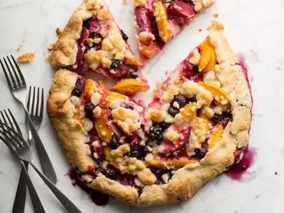 Summer Fruit Crostata Sauerkraut Pie, Fruit Crostata, Branston Pickle, Summer Fruit Desserts, Teriyaki Rice, Crostata Recipe, Salmon Baked, Focaccia Dolce, Homemade Crust