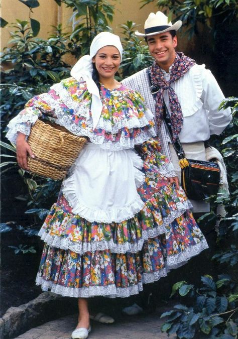 Traditional Columbian Clothes, Columbian Dress Traditional, Colombia Traditional Dress, Colombian Traditional Clothing, Traditional South American Clothing, Traditional Brazilian Clothing, Colombian Dress, Colombian Men, Folkloric Dress