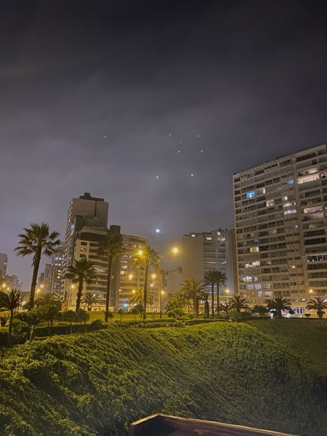 Miraflores Lima Peru, Moon Rise, Lima Peru, Instagram Feed, Peru, Selfies, Skyscraper, Beautiful Places, Instagram