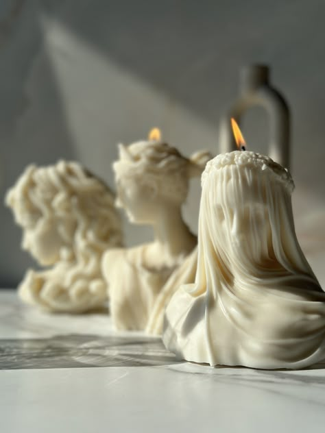 Sculptural Soy Candle Art Sculpted Candles, Sculpture Making, Candle Sculpture, Sculpture Candle, Candles Ideas, Lady Portrait, Homemade Scented Candles, Candle Design, Modern Candle