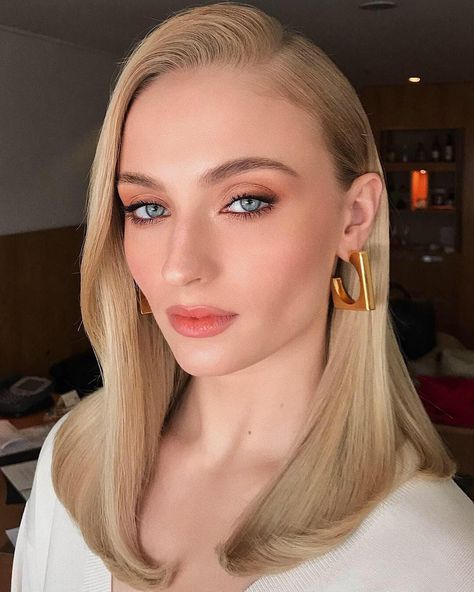 Christian Wood Hair Stylist on Instagram: “🇧🇷 #BTS glam with the beautiful @sophiet in #Brazil 💄 @hungvanngo 👗 @kateyoung 💇🏼‍♀️ by me using @wellahairusa #sophieturner” Dark Angels, Sophie Turner, Makeup For Black Women, Makeup Natural, Gorgeous Makeup, Wedding Beauty, Beauty Inspiration, Something Special, Bridal Makeup