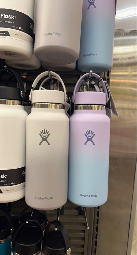 Cool Water Bottles For School, Bottle Of Water Aesthetic, Waterbottles Hydroflask, Travel Mug Aesthetic, Water Bottles Aesthetic, Hydroflask Aesthetic, Takeaway Coffee Cup, Tumbler Aesthetic, Fancy Water Bottles