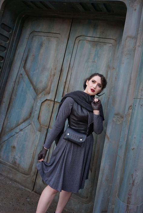 Jyn Erso Disneybound, Star Wars Dapper Day, Star Wars Nite Outfits, Starcruiser Outfits, Star Wars Themed Outfits, Star Wars Aesthetic Clothes, Star Wars Bounding, Star Wars Fashion Inspired Outfits, Galaxy's Edge Outfit