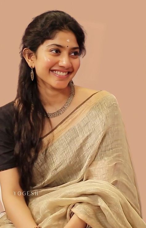 Sai Pallavi Hd Images, Sai Pallavi, Indian Photoshoot, Stylish Photo Pose, Indian Aesthetic, Saree Look, Beautiful Smile Women, Photo Styling, Beautiful Smile